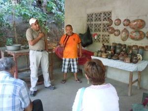 Dulio Jimenez giving us a ceramics demonstration in San Juan de Oriente
